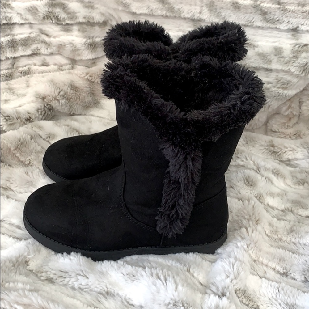 Cat and Jack faux fur boots